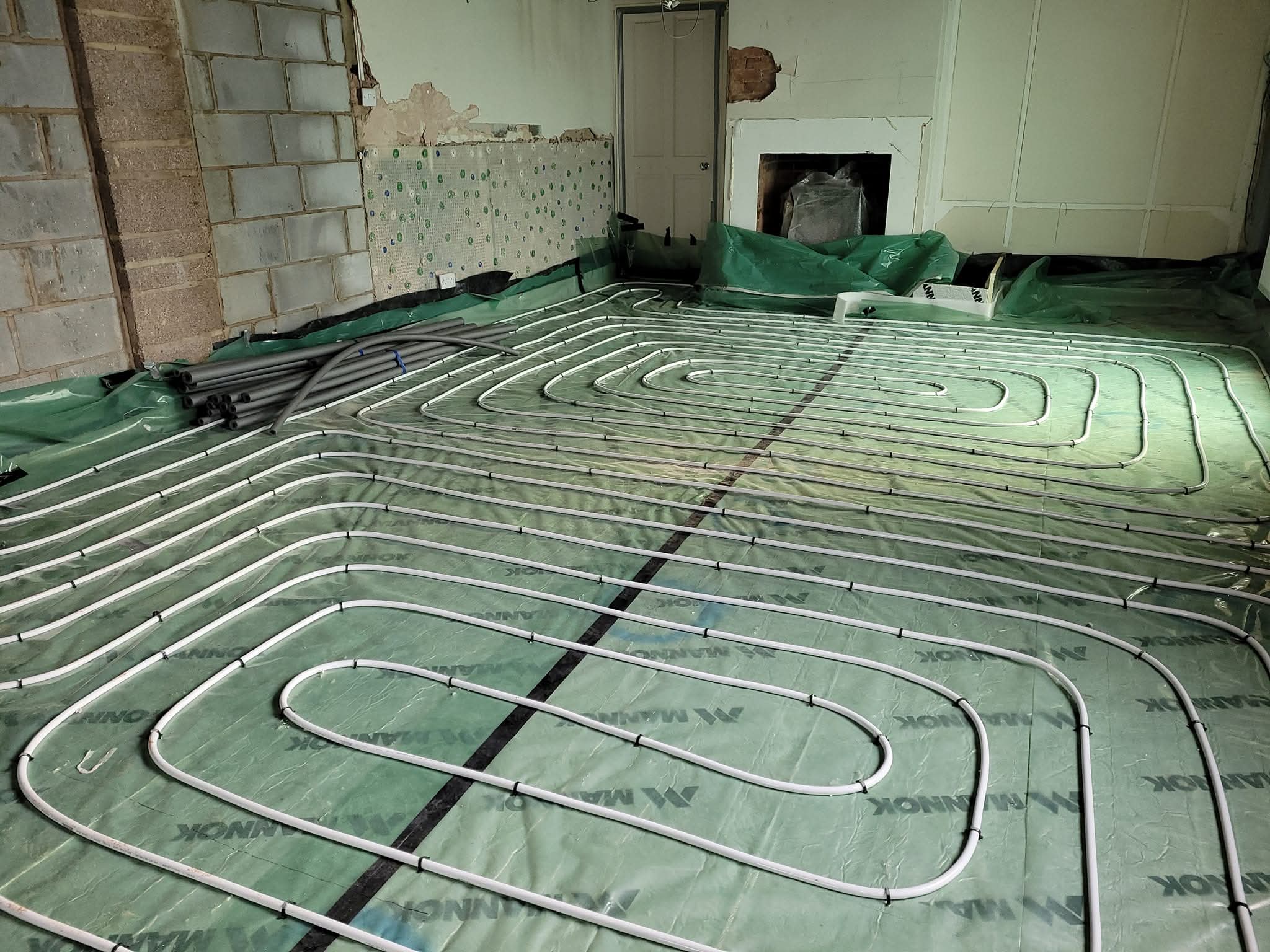 Water underfloor heating pipe layout